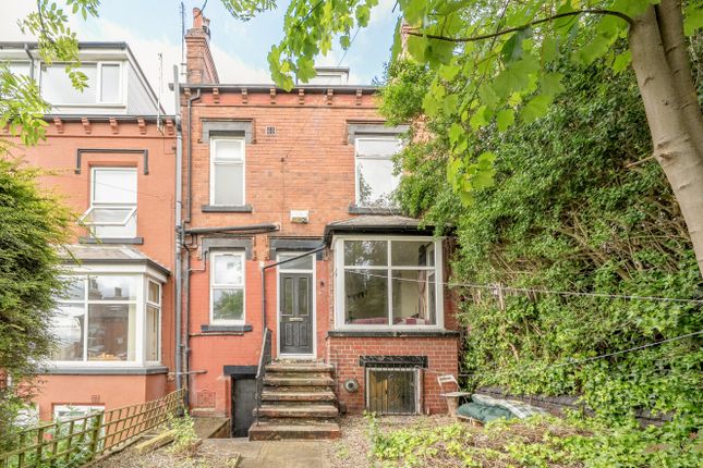 2 bed property, in Knowle Road, £140,000