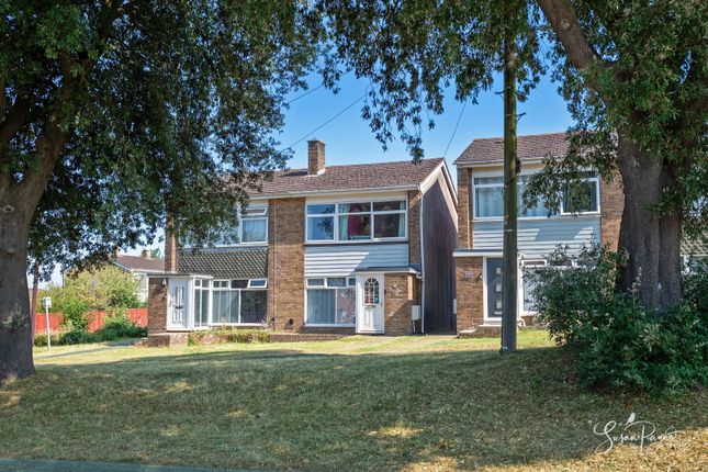 3 bed property, in Staplers Road, £240,000