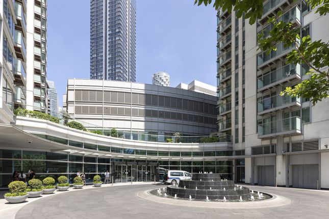 1 bed property, in Pan Peninsula Square, £318,000