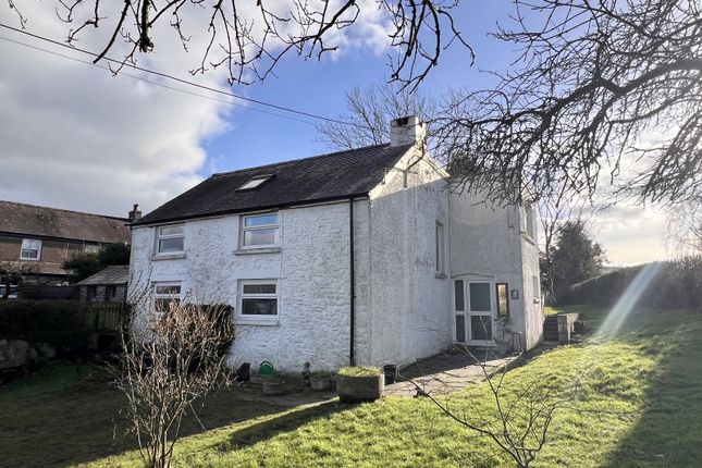 3 bed property, in Llangadog, £215,000