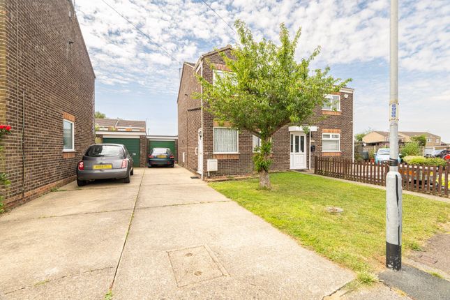 3 bed property, in Cowslip Crescent, £180,000