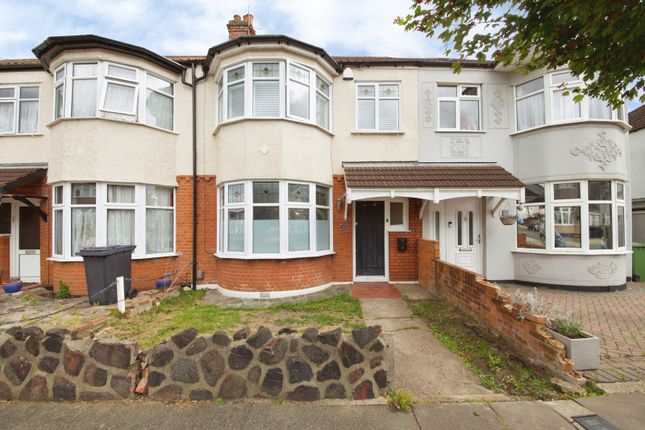 3 bed property, in Parkside Avenue, £440,000