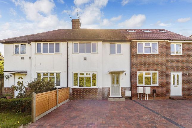 3 bed property, in The Hawthorns, £495,000