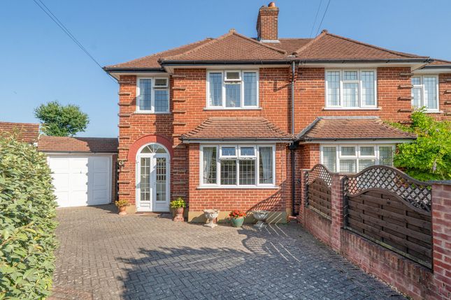 3 bed property, in Broadlands Way, £650,000