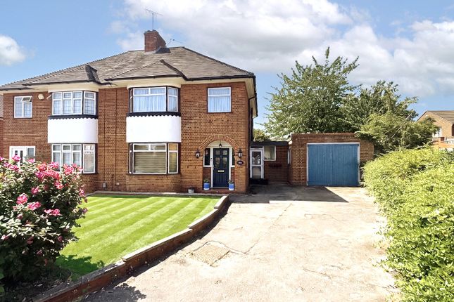 3 bed property, in Woodside Drive, £575,000