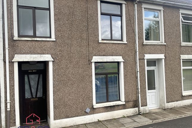 2 bed property, in Earl Street, £90,000
