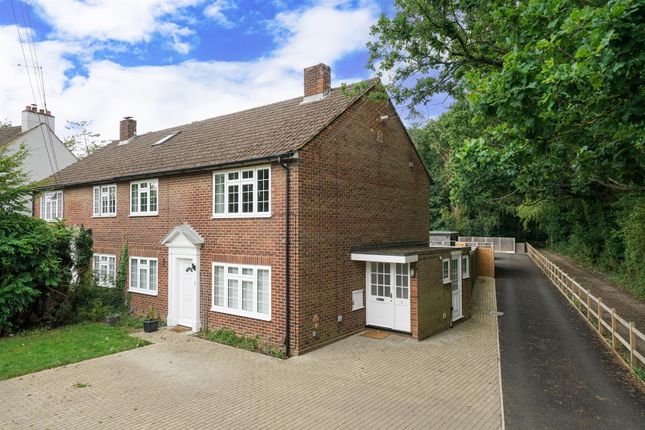 2 bed property, in St. Albans Road, £435,000