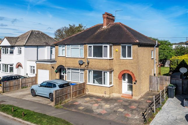 3 bed property, in Cleeve Road, £475,000