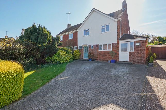 3 bed property, in High Elms, £425,000