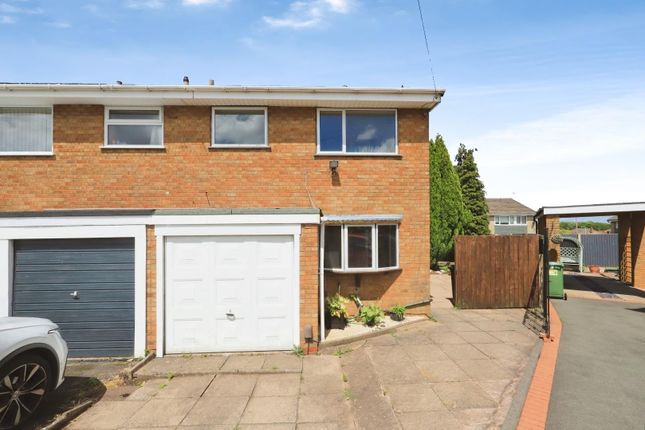 3 bed property, in Butterworth Close, £240,000