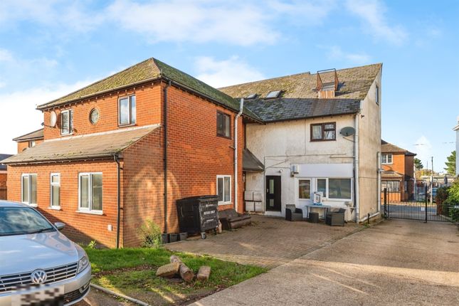 1 bed property, in Rumbridge Street, £100,000