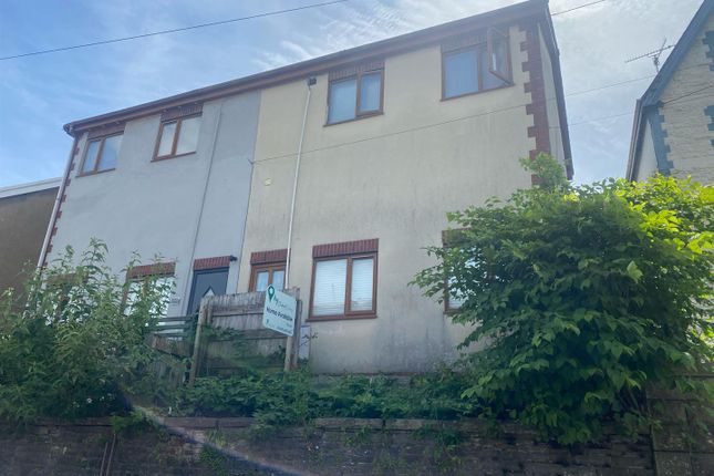 4 bed property, in Wood Road, £155,000