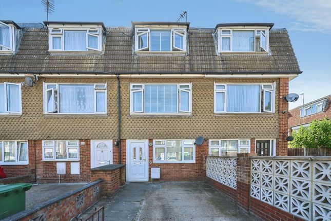 3 bed property, in Croombs Road, £475,000