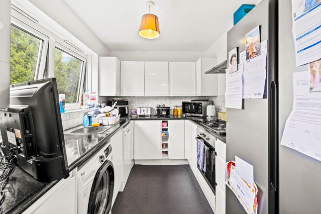 3 bed property, in Ref: Gk - Somers Close, £325,000