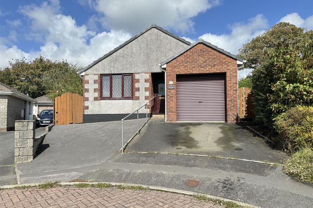 2 bed property, in Little Stark Close, £265,000