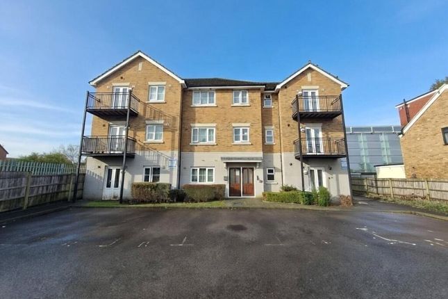 2 bed property, in New Road, £300,000