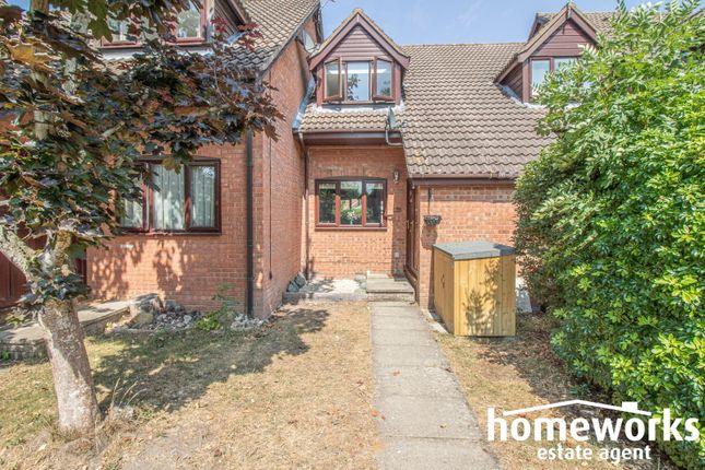 2 bed property, in Rayners Way, £190,000