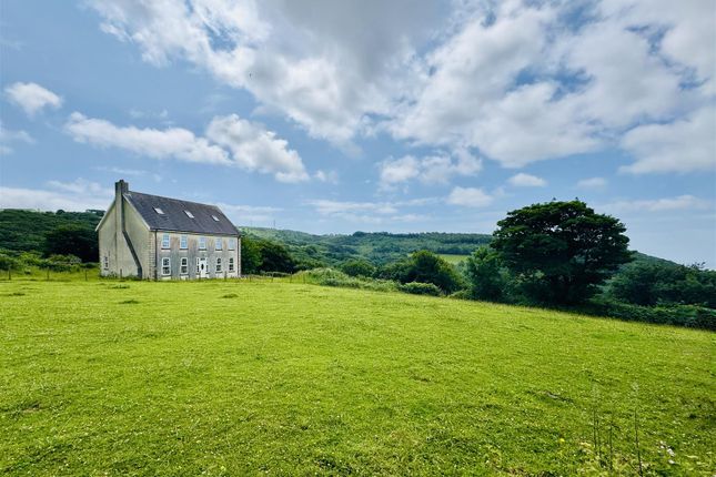 6 bed property, in Cimla, £450,000