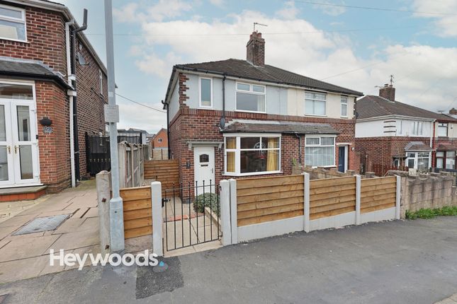 2 bed property, in Clive Road, £175,000