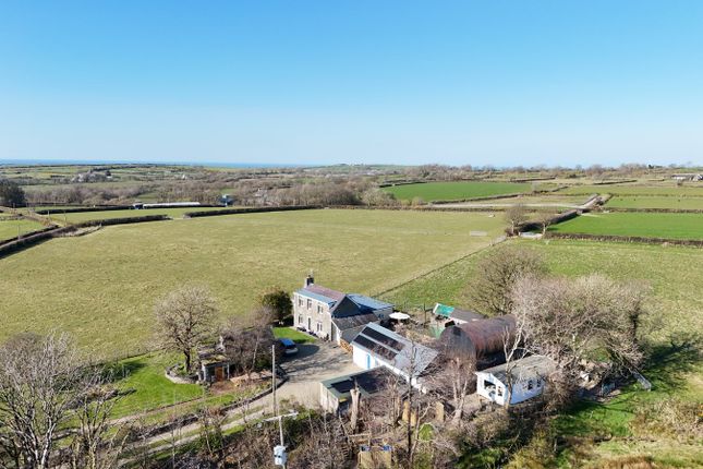 3 bed property, in Cross Inn, £550,000
