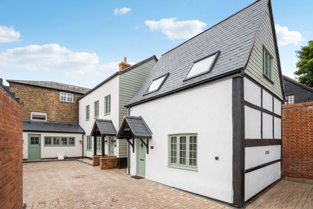 2 bed property, in Halls Yard, £435,000