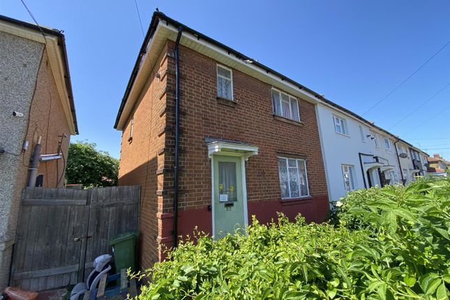 3 bed property, in Crescent Road, £350,000