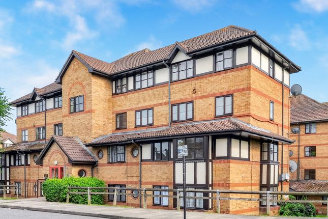 Studio, in Somerset Gardens, £225,000