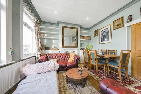 2 bed property, in Wilfred Owen Close, £270,000