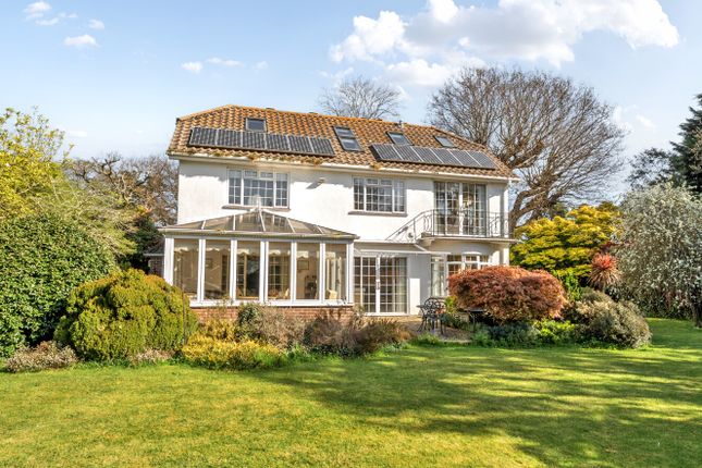 5 bed property, in Court Close, £1,200,000
