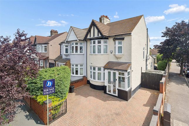 3 bed property, in Hyland Way, £625,000