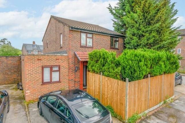 6 bed property, in Ambleside Avenue, £650,000