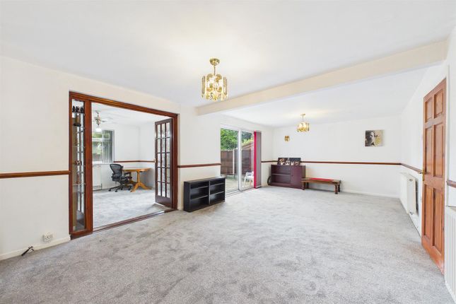 4 bed property, in Aldermans Green Road, £275,000