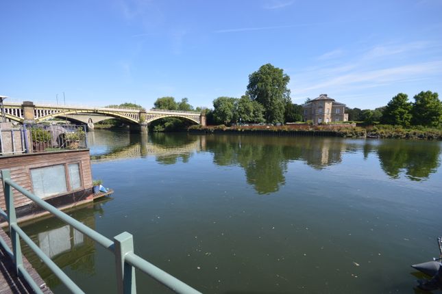 Studio, in Ducks Walk, £649,950