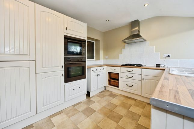 2 bed property, in Church Lane, £110,000