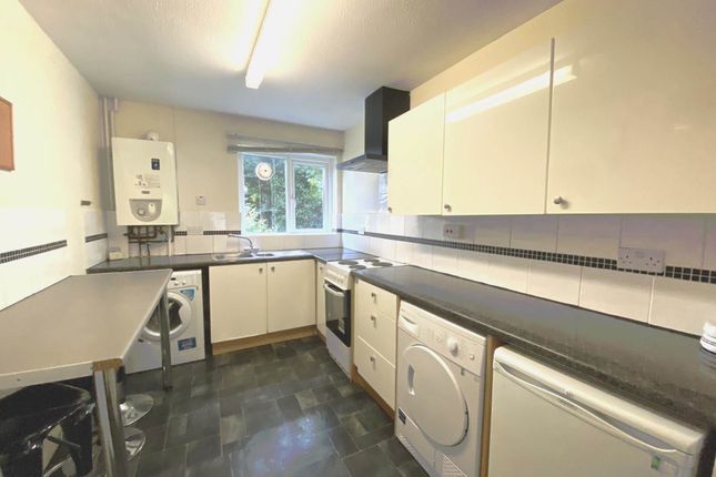 3 bed property, in Kemsing Gardens, £250,000