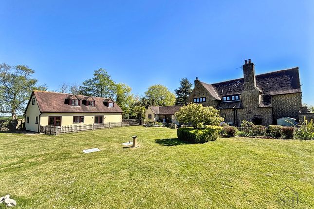 3 bed property, in Knoll Hill, £1,400,000
