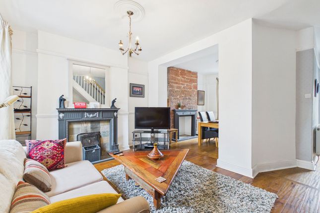 4 bed property, in Vale View, £210,000