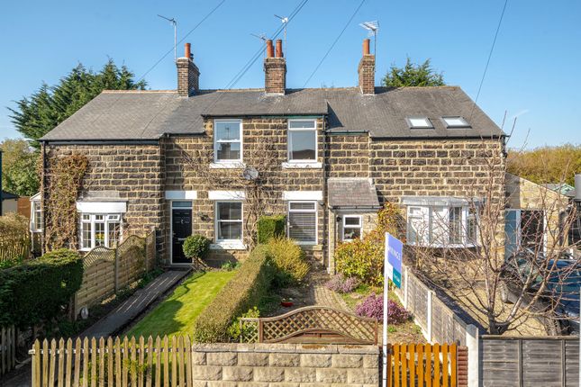 2 bed property, in First Avenue, £220,000