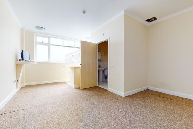 1 bed property, in Maritime House, £70,000
