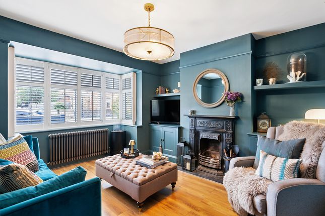 4 bed property, in Lower Road, £975,000