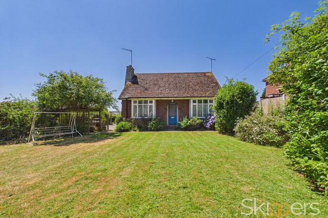 3 bed property, in Hythe Road, £375,000