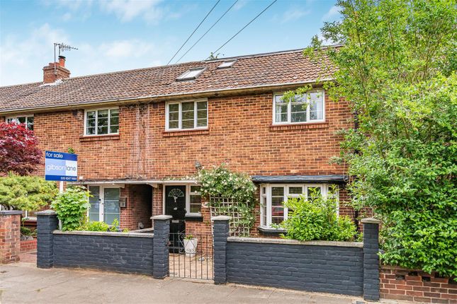 4 bed property, in Clifford Road, £950,000