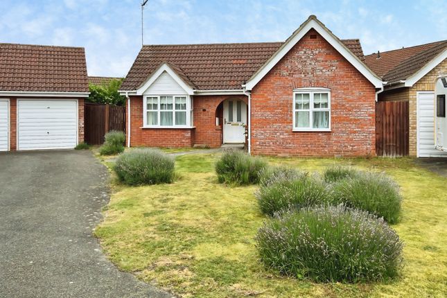 2 bed property, in Fleetwood Close, £240,000