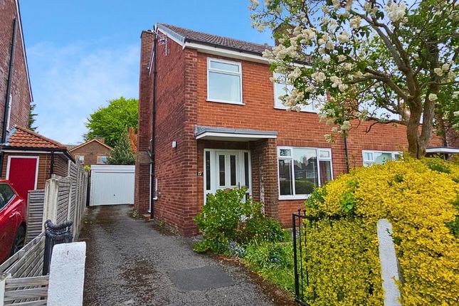 3 bed property, in Eastfield Crescent, £260,000
