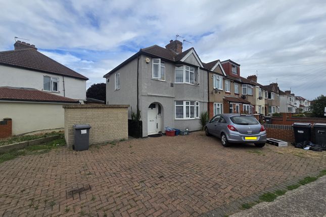 3 bed property, in Waye Avenue, £495,000