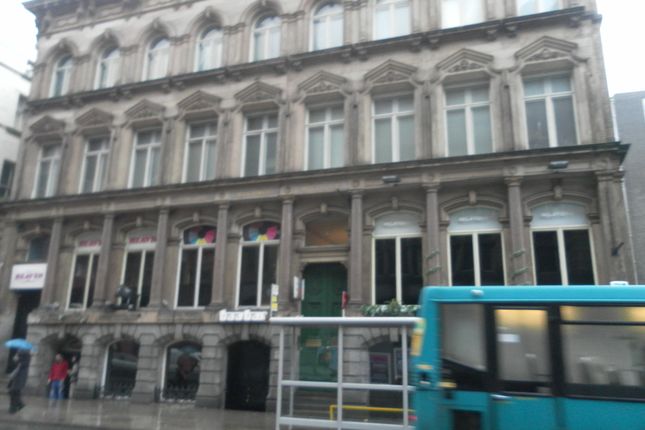 2 bed property, in Victoria Street, £145,000