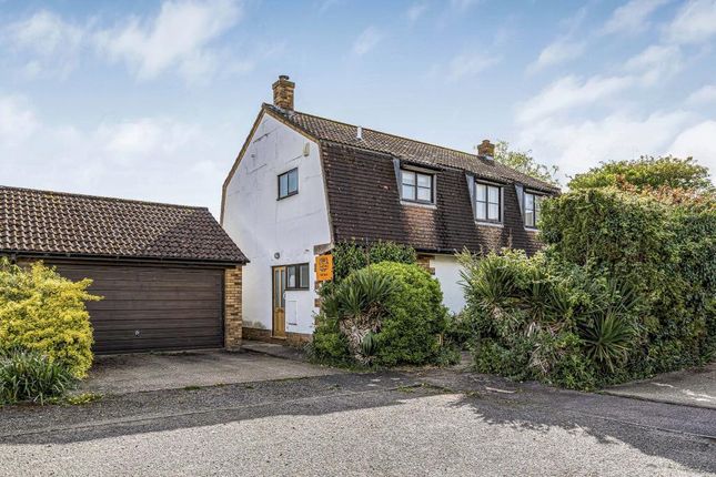 4 bed property, in St. James Close, £400,000