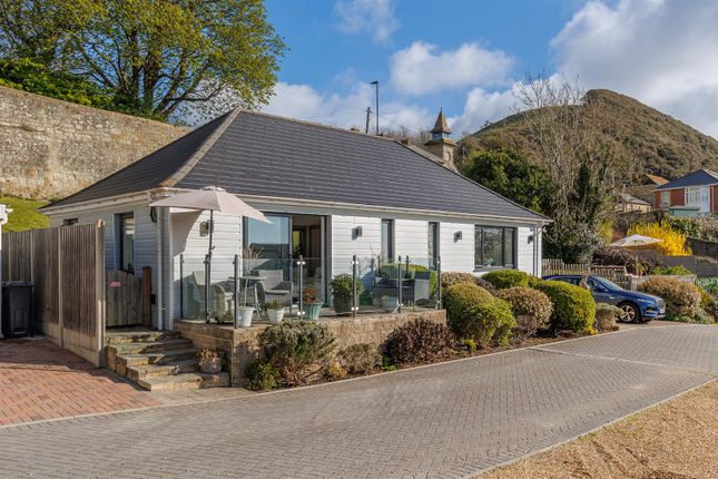 3 bed property, in Detached Bungalow With Sea Views, £399,950