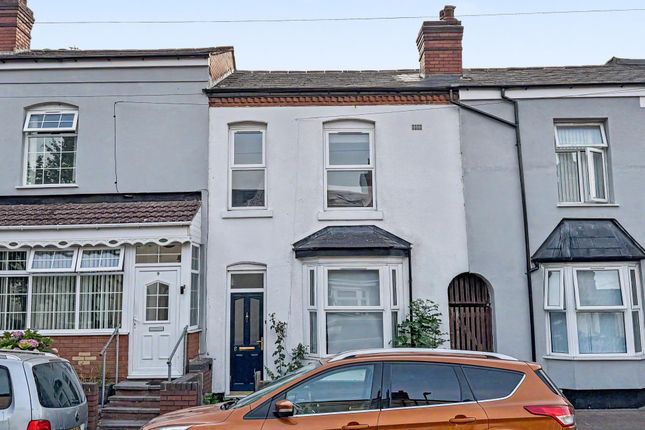 2 bed property, in Pembroke Road, £130,000