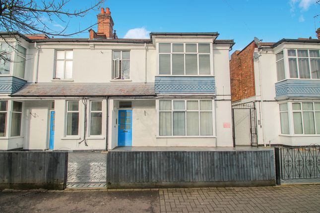1 bed property, in Hindes Road, £245,000